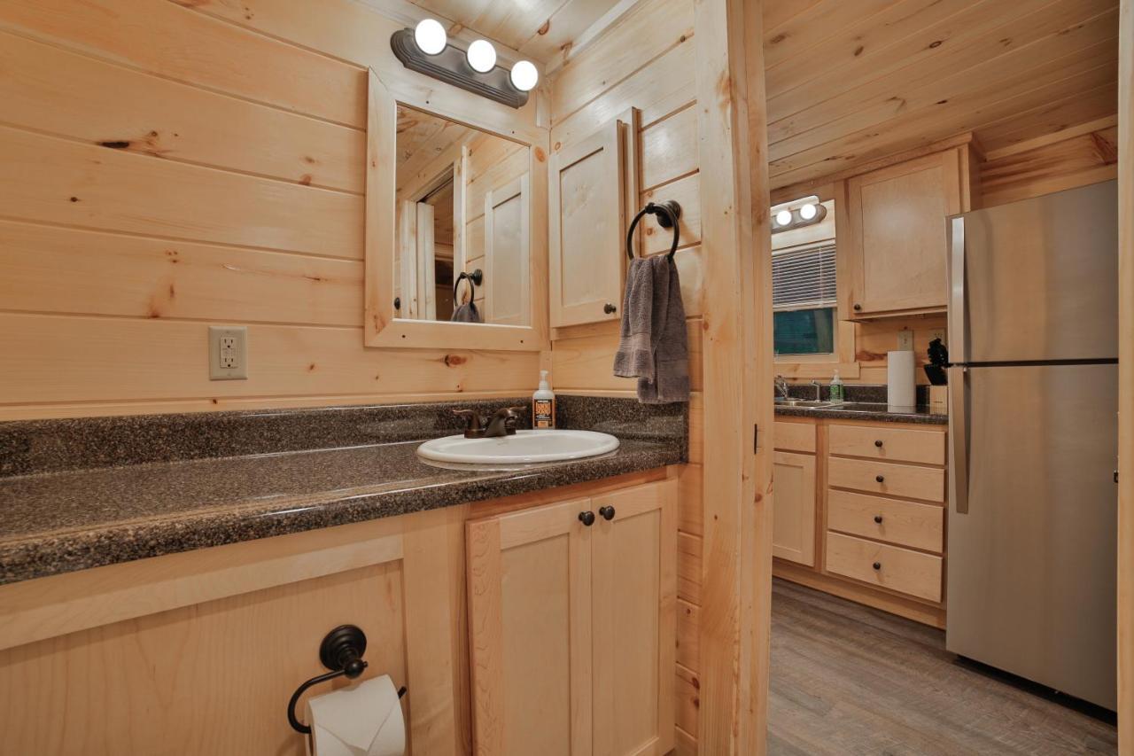 Ernie Cabin Wauhatchie Woodlands Tiny Cabin Чаттануга Экстерьер фото